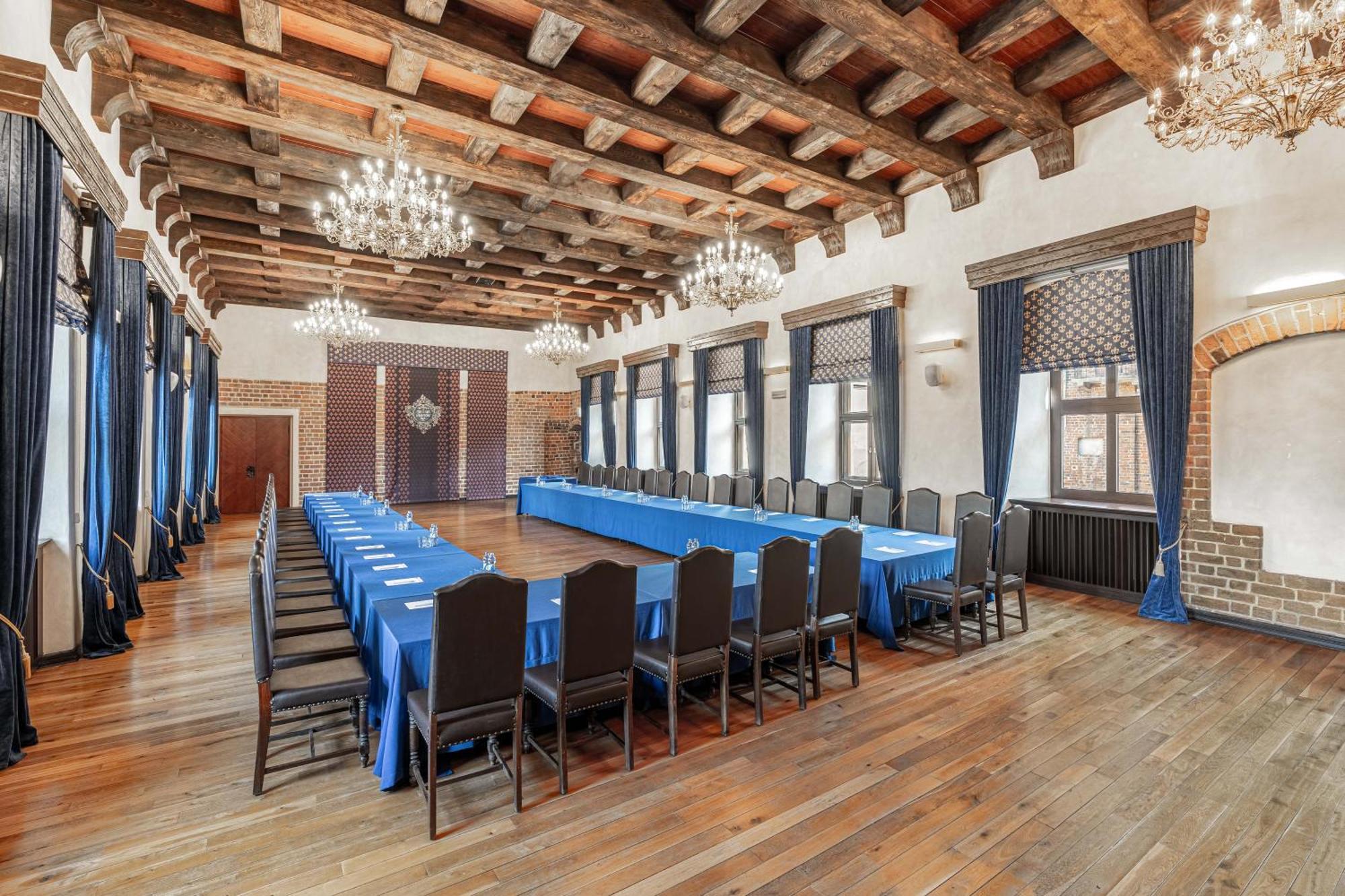 Zamek Uniejow Aparthotel ภายนอก รูปภาพ