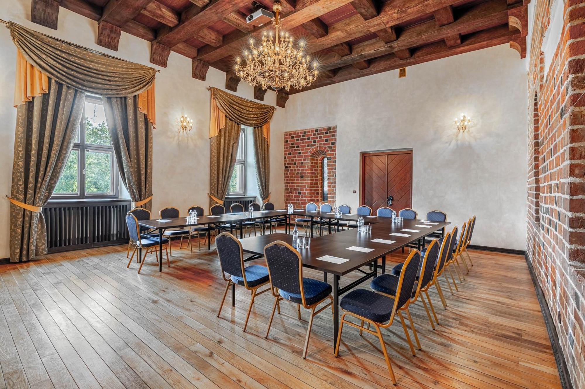 Zamek Uniejow Aparthotel ภายนอก รูปภาพ