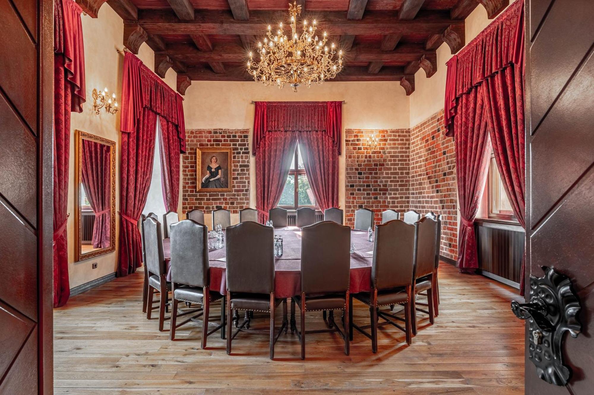 Zamek Uniejow Aparthotel ภายนอก รูปภาพ
