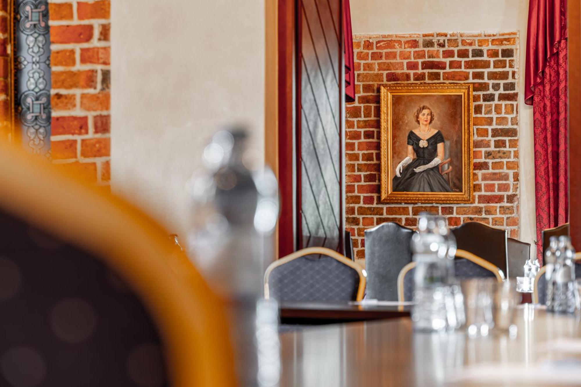 Zamek Uniejow Aparthotel ภายนอก รูปภาพ