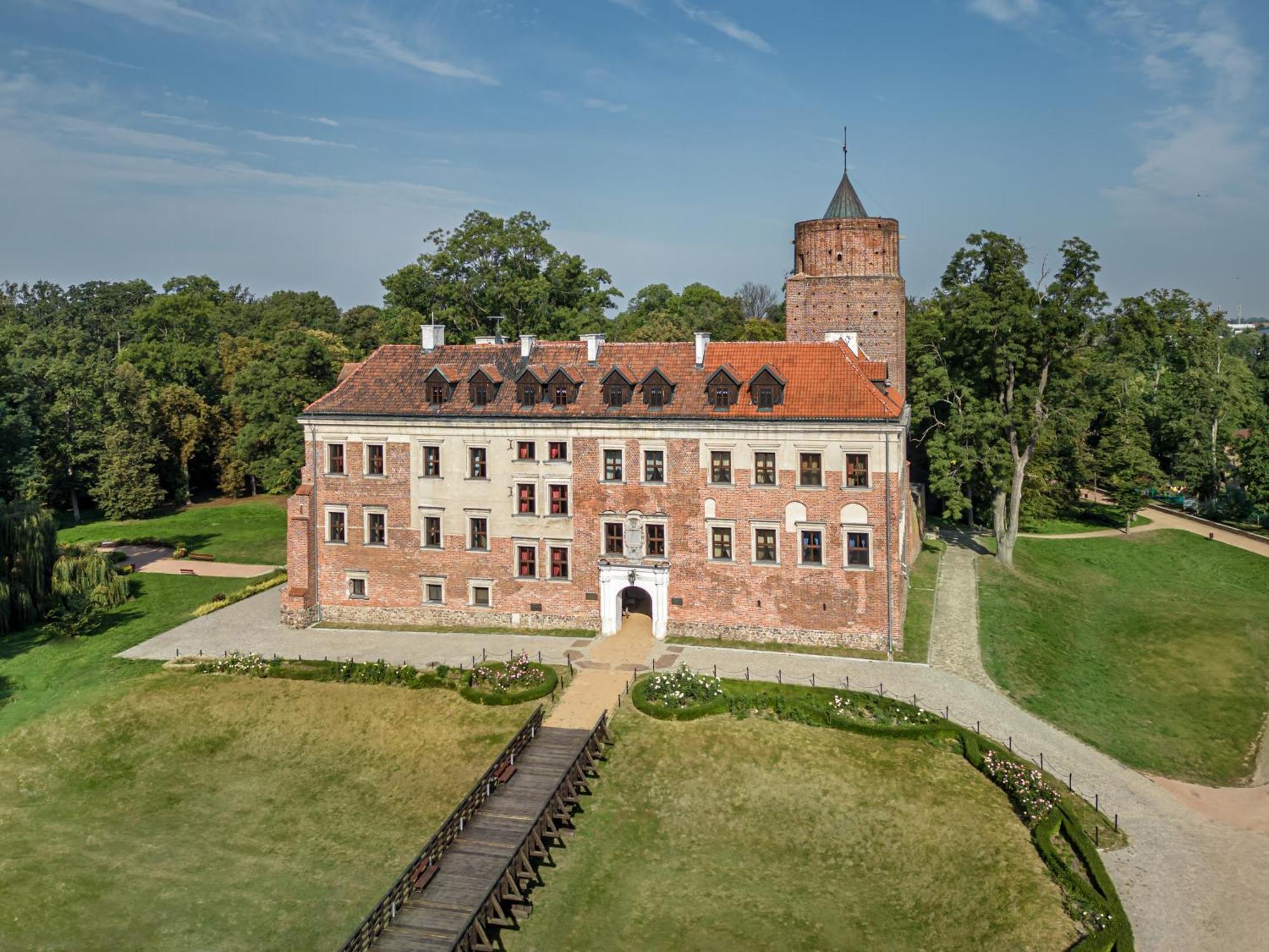 Zamek Uniejow Aparthotel ภายนอก รูปภาพ