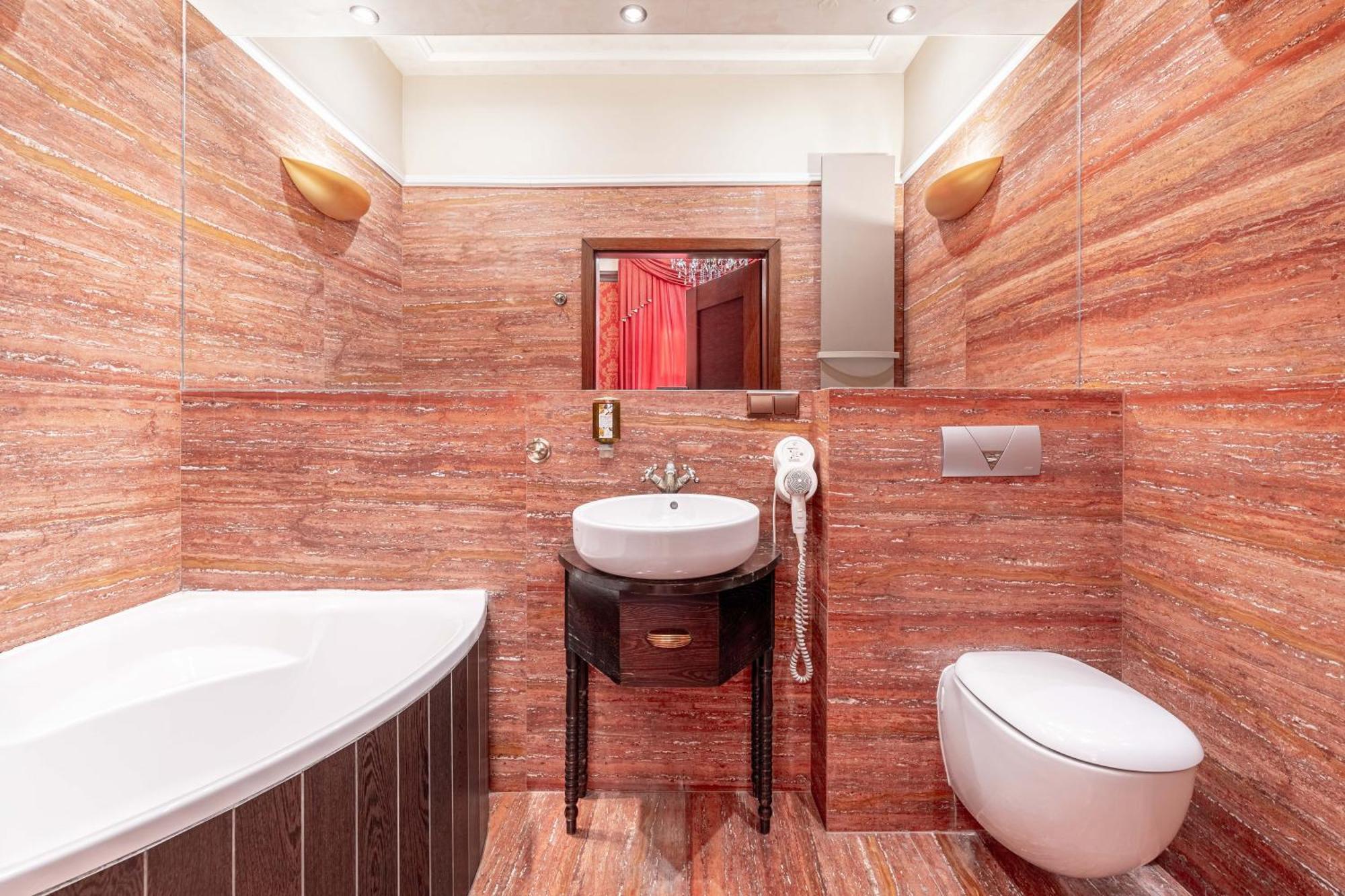 Zamek Uniejow Aparthotel ภายนอก รูปภาพ