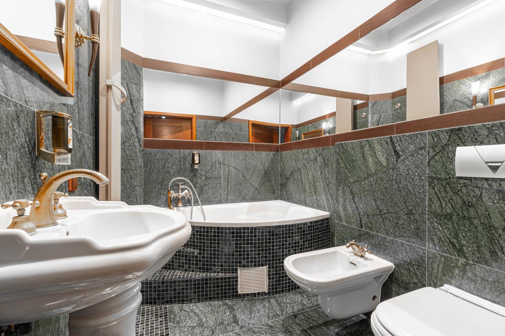 Zamek Uniejow Aparthotel ภายนอก รูปภาพ