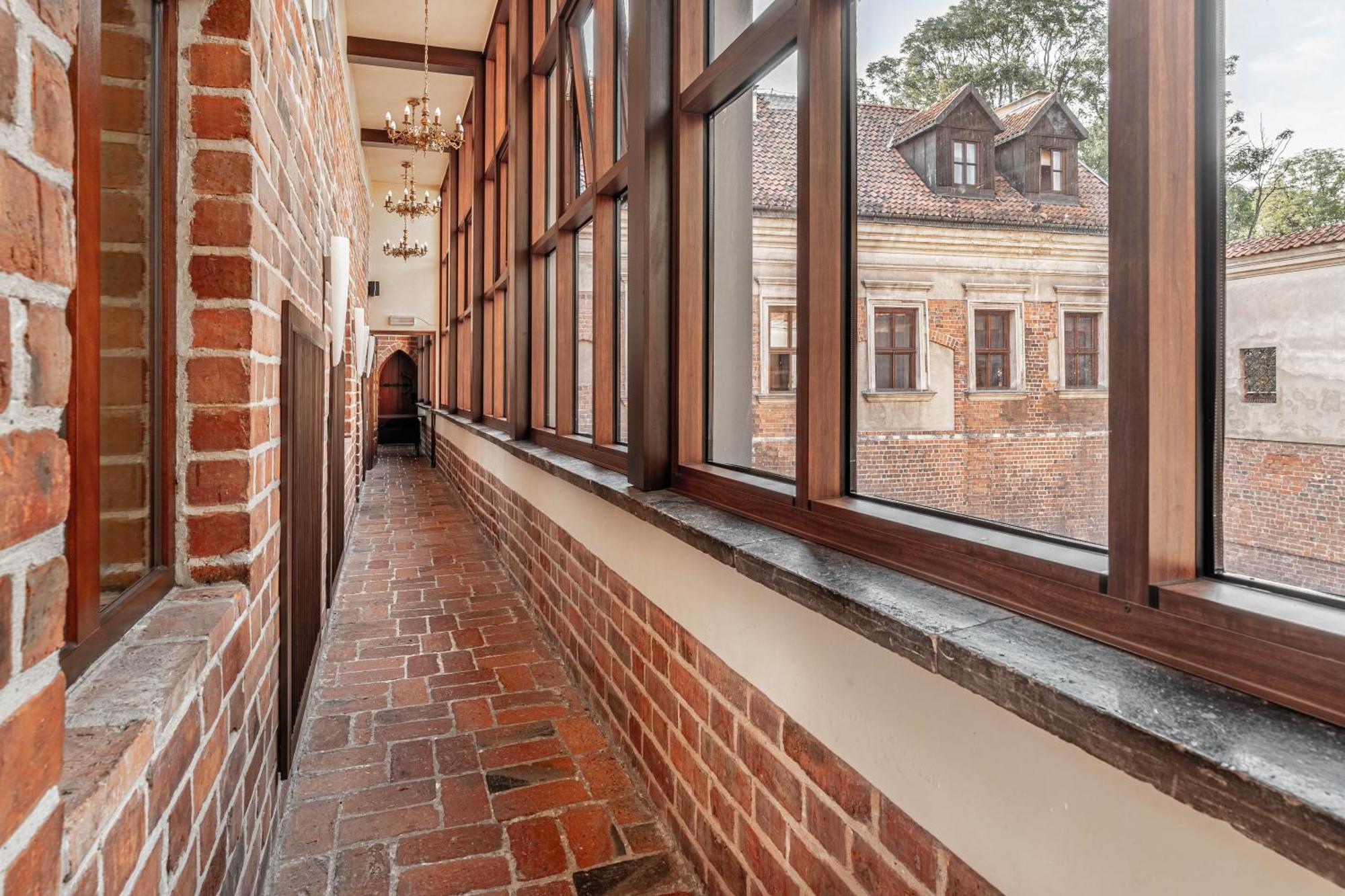 Zamek Uniejow Aparthotel ภายนอก รูปภาพ