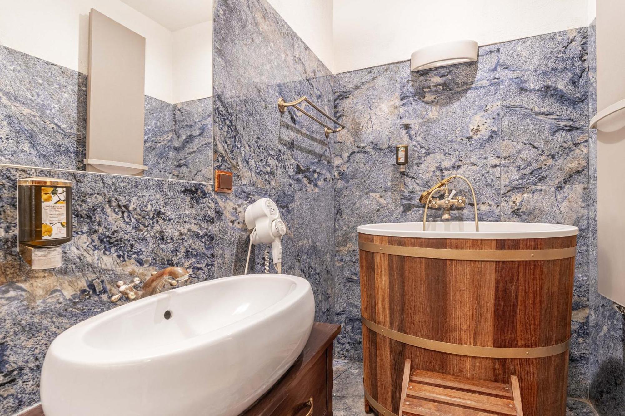 Zamek Uniejow Aparthotel ภายนอก รูปภาพ