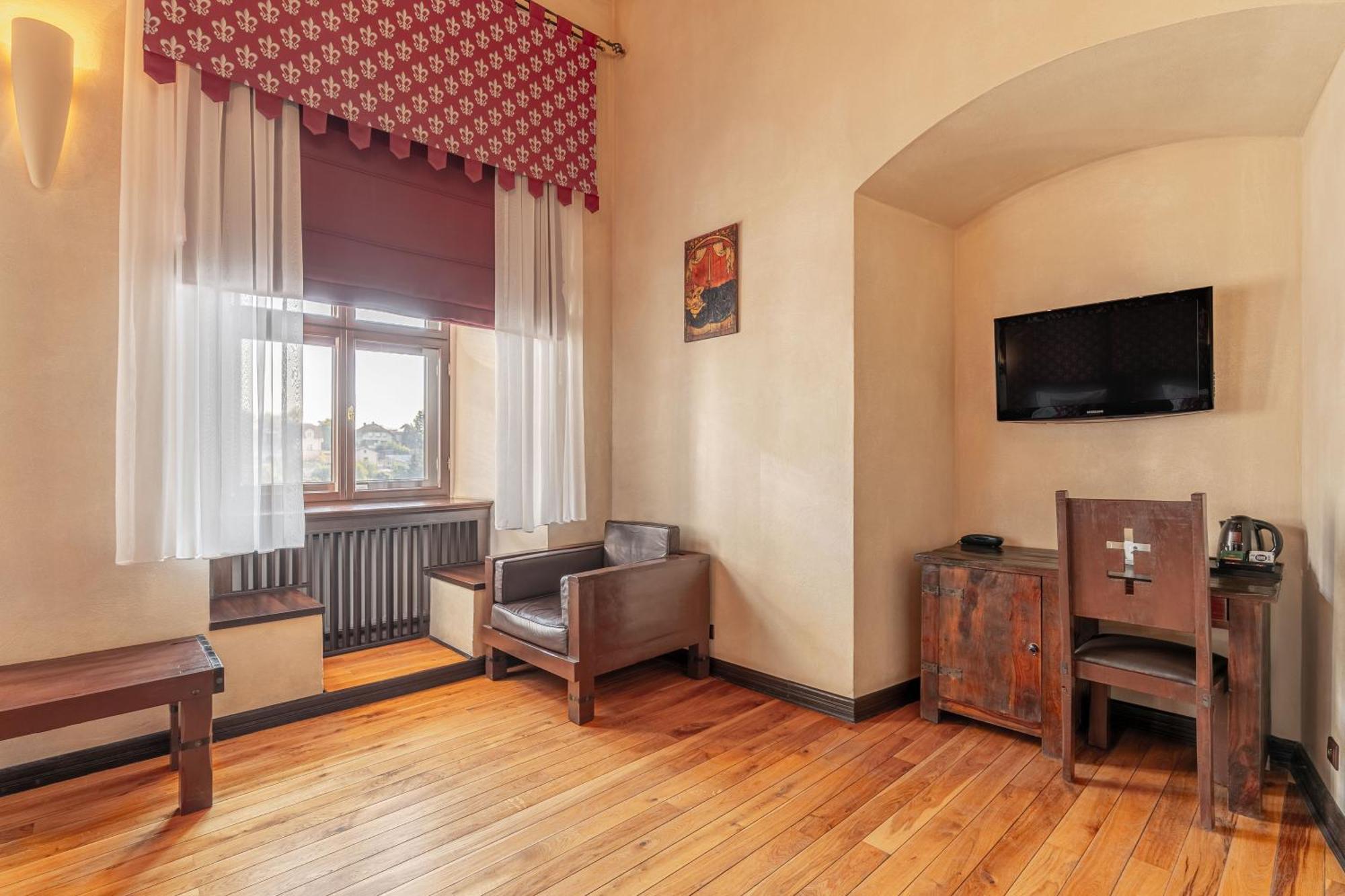 Zamek Uniejow Aparthotel ภายนอก รูปภาพ