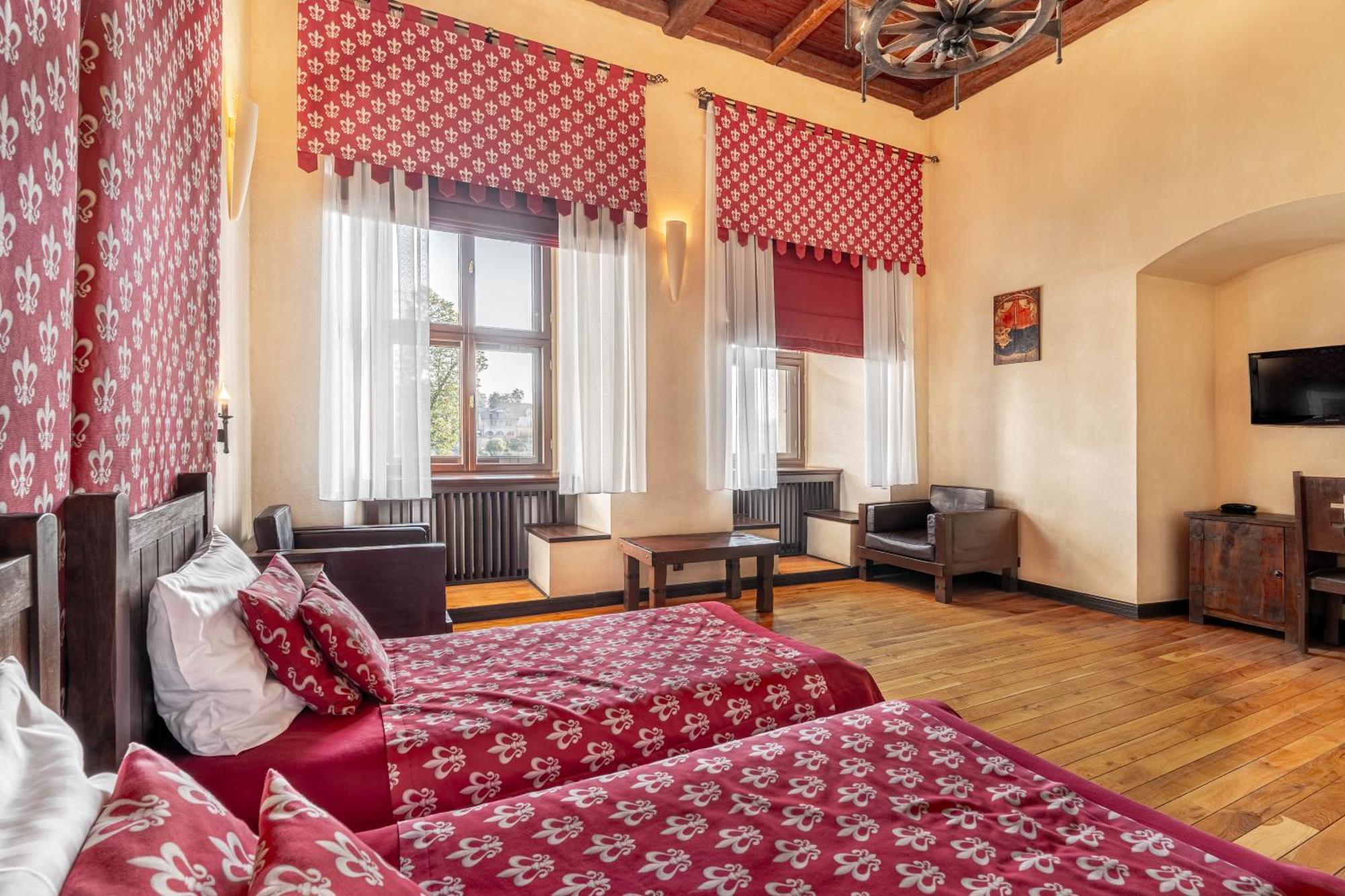 Zamek Uniejow Aparthotel ภายนอก รูปภาพ