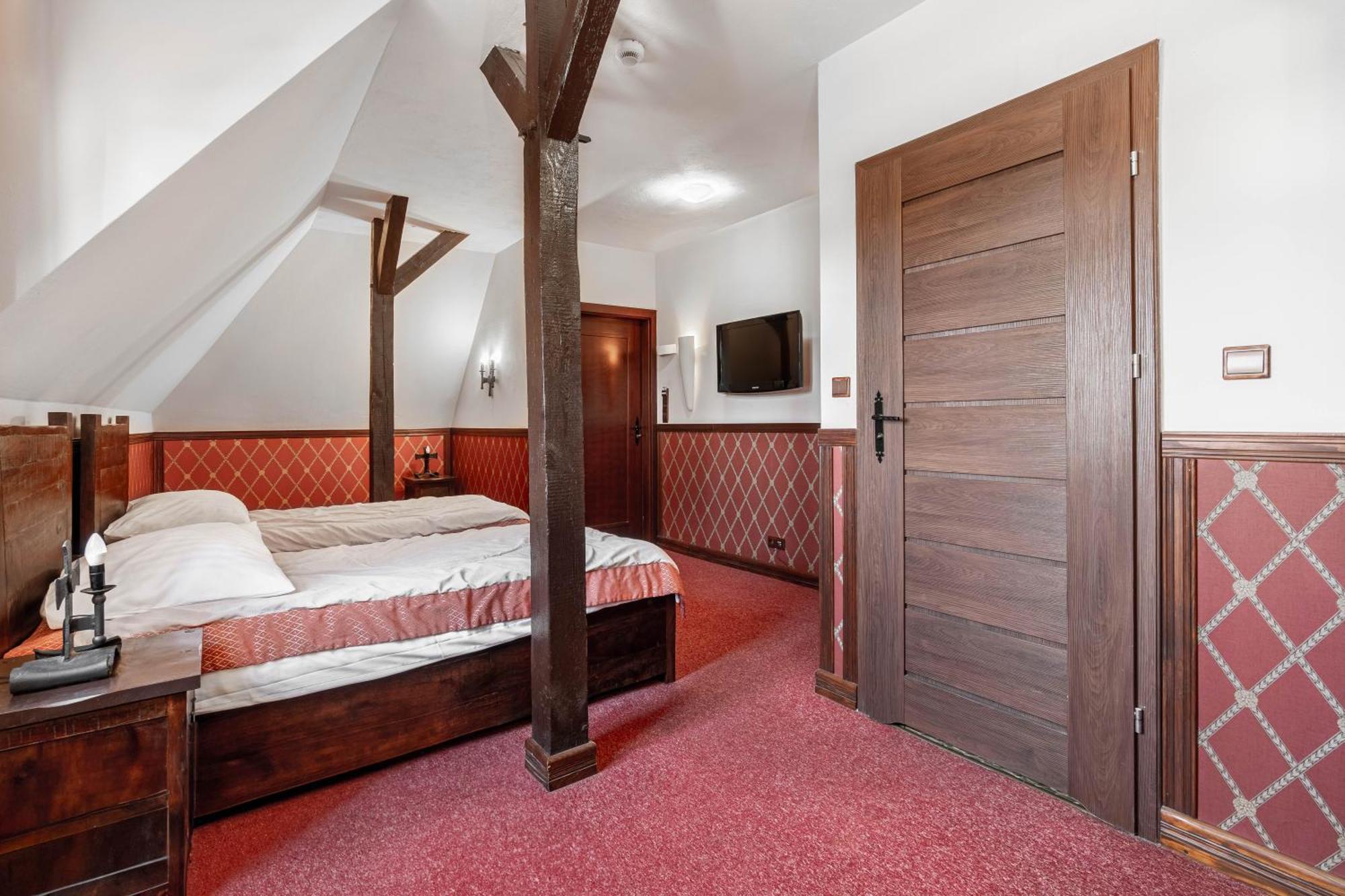 Zamek Uniejow Aparthotel ภายนอก รูปภาพ