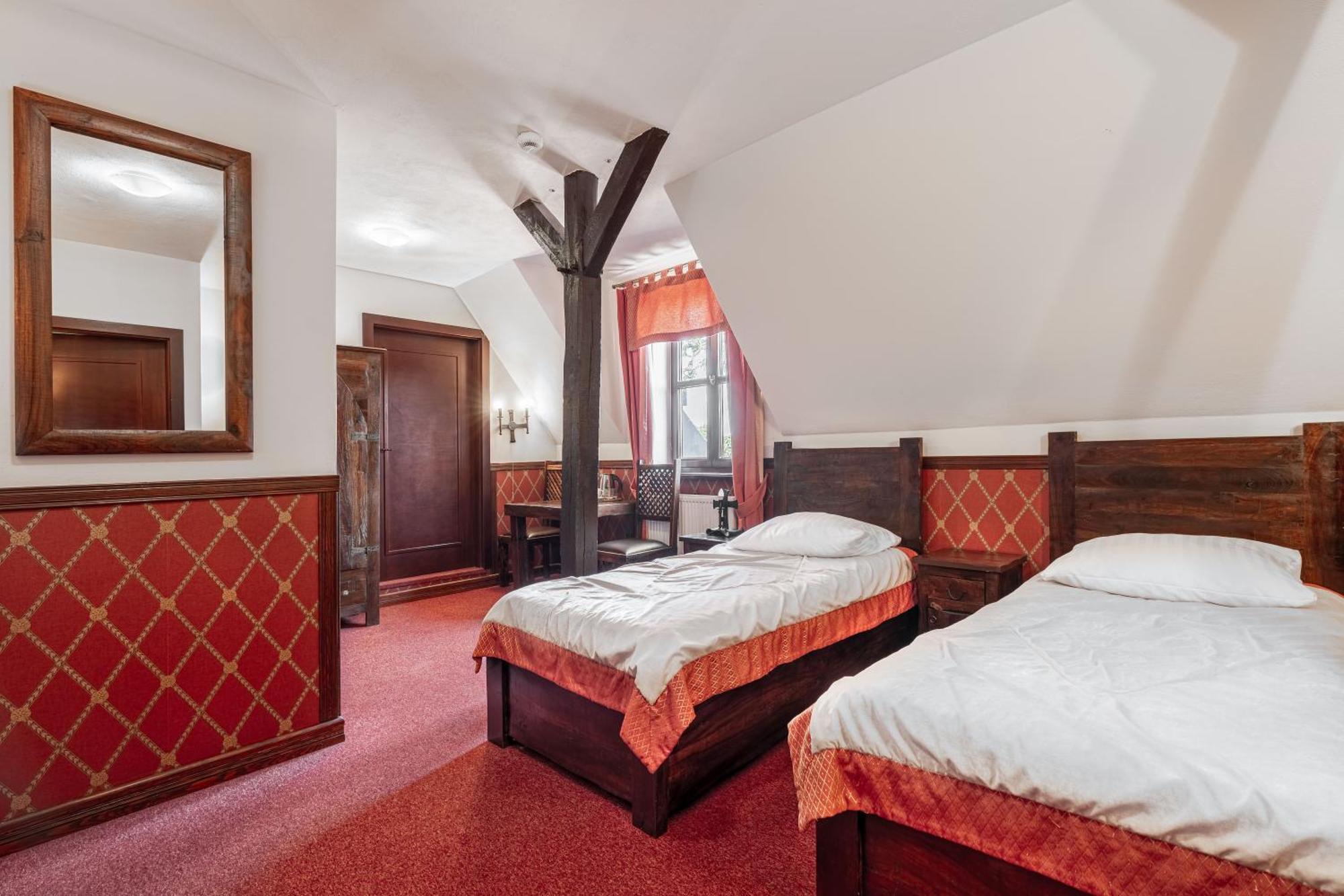 Zamek Uniejow Aparthotel ภายนอก รูปภาพ