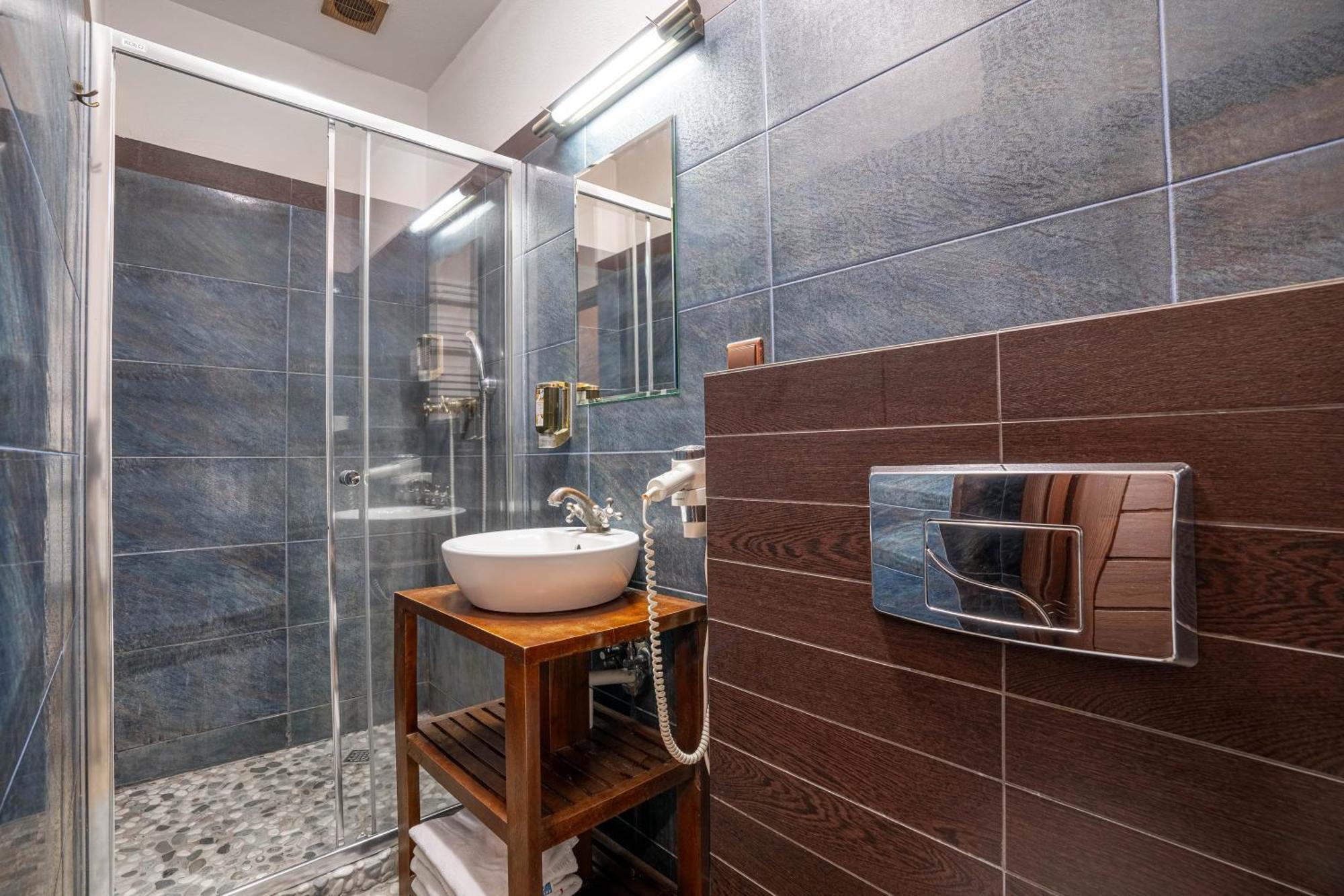 Zamek Uniejow Aparthotel ภายนอก รูปภาพ